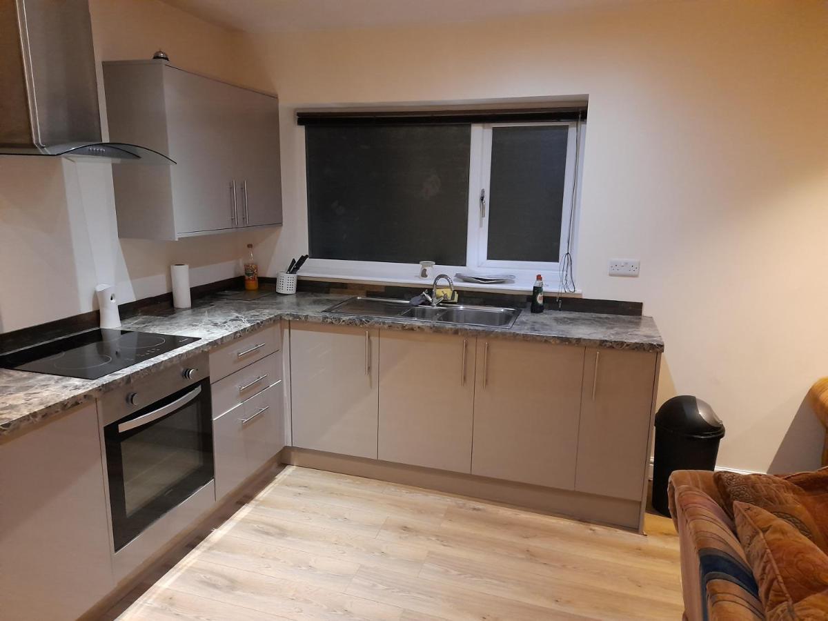 Queens One Urmston Экстерьер фото